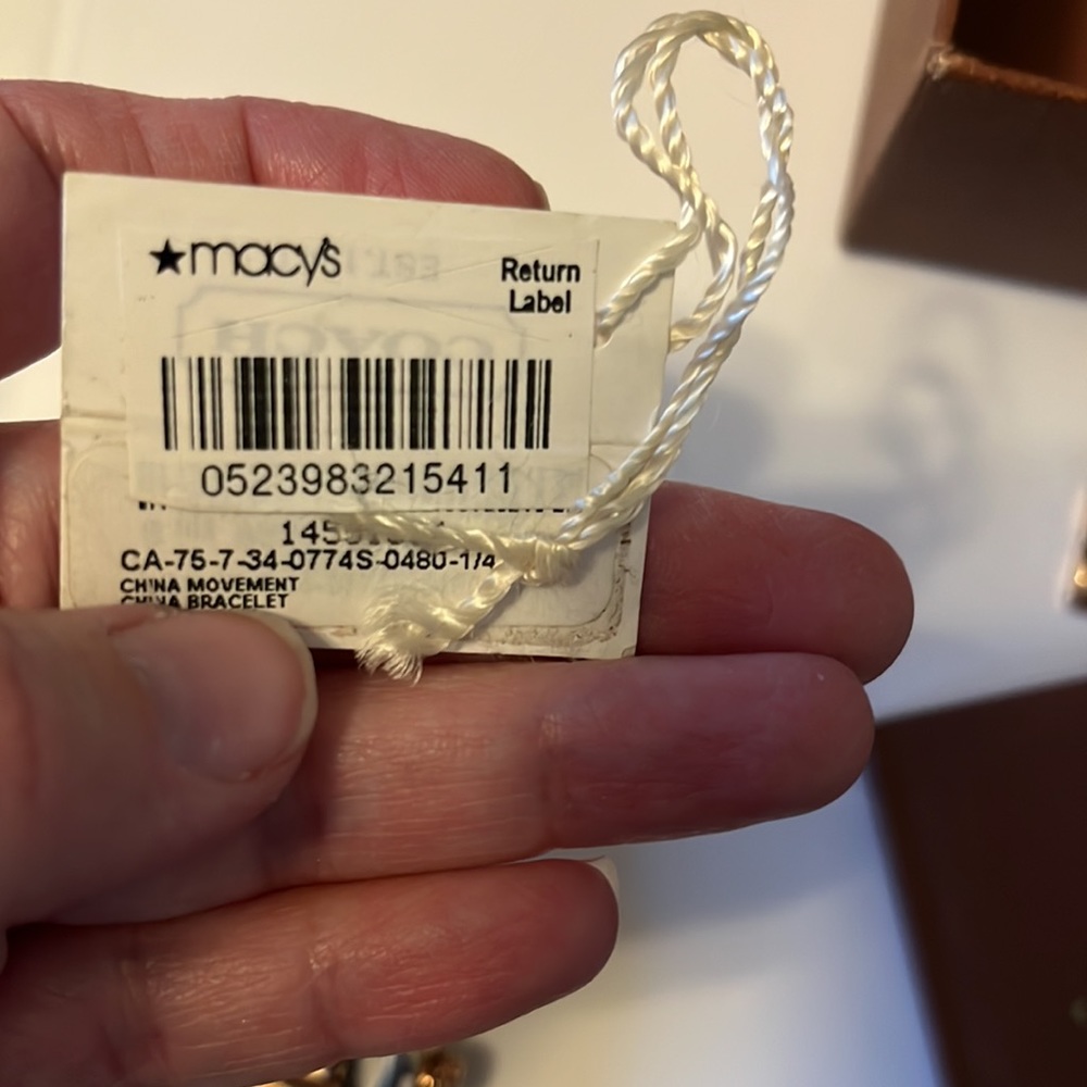 Coach ladies watch gold tone all stainless steel water resistant - Picture 7 of 12